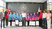 Kayseri'nin genç raketleri Artvin'den zirveyle döndü