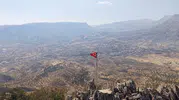 Hakkari'de 2 bin rakımlı tepede anlamlı değişim: Gazeteciden örnek davranış