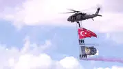 Gökyüzünde nefes kesen anlar: Yerli T-70 ile dev Türk bayrağı şovu