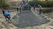 Babadağ'da ulaşım konforu için hummalı çalışma: Yağmur sularına karşı beton önlem