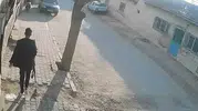 Turgutlu'da okul yolunda dehşet anları: 15 yaşındaki öğrenci dehşet saçtı