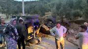 Bozdoğan'da korkutan kaza: Patika yolda traktör takla attı