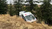 Acil şifa bekleyen hastayı taşıyan ambulans kaza yaptı: 3 yaralı