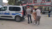 Gölcük'te kedi kovalamacası: Polis aracından kaçtı, motor kaputuna sığındı