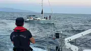 Akdeniz'in ortasında çaresiz kalmışlardı: Sahil Güvenlik'ten nefes kesen kurtarma operasyonu