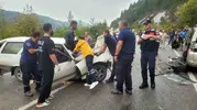 Kastamonu'da dehşet anları: Kafa kafaya çarpışan araçlarda 7 kişi yaralandı
