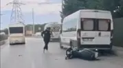 Sultangazi'de motosikletli sürücünün sollama paniği kamerada: Önce otomobile sonra dolmuşa çarptı