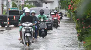 Bangkok'ta muson kabusu: 700 bin kişi sel sularıyla mücadele ediyor