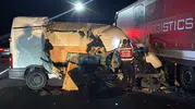 TEM Otoyolu'nda gece yarısı dehşeti: Minibüs TIR'a çarptı