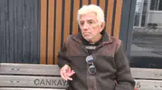 İki evi var ama bir yıldır otel odasında yaşıyor: 73 yaşındaki akademisyenin dramı