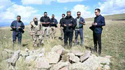 Yaylada sürpriz ziyaret: Vali Baruş göçerlerin sofrasına konuk oldu