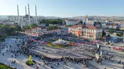 Sivas'ta tarihi meydan dev halay halkasıyla sarsıldı: Bin 58 kişi aynı ritimde buluştu