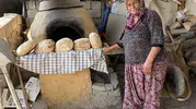 Kırklareli'nin köyünde asırlık lezzet sırrı: Taş fırında pişen gerçek ekmek
