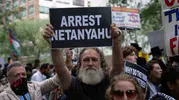 Hollywood yıldızları New York sokaklarında kelepçelendi: Netanyahu protestosunda 103 gözaltı