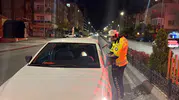 Direksiyon başında sızdı kaldı: Polis ekiplerini görünce tekrar uyumaya çalıştı