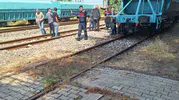 Eskişehir'de tren istasyonunda korku dolu anlar: Evladını kurtarmak isterken akıma kapıldı