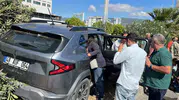 Söke'de şiddetli çarpışma: Aydınlatma direği devrildi, üç kişi hastanelik oldu