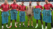 Vakıfköy'ün gururu milli yıldızlara özel hediye: Bursaspor'dan anlamlı jest
