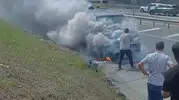 TEM Otoyolu'nda korku dolu anlar: Seyir halindeki minibüs alevlere teslim oldu