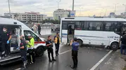 Avcılar trafiğini felç eden kaza: Servis aracı kontrolden çıktı