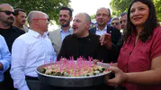 Börek ikramı üzerinden Özgür Özel'e sert tepki: Vatandaşa karşı takınılan tavır kabul edilemez