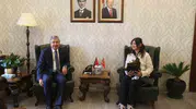 Kurye Gülten Yeşil'in o anları Eskişehir'i duygulandırdı: Yerdeki bayrağı görünce kayıtsız kalamadı