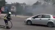 Tahir Şaşmaz Caddesi'nde korku dolu anlar: Seyir halindeki araç bir anda alev topuna döndü