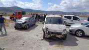 Muş'ta kavşak dehşeti: İki araç çarpıştı, yaralılar hastaneye kaldırıldı