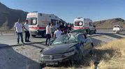 Sivas yolunda korku dolu anlar: Şarampole uçan otomobilden 5 kişi sağ çıktı