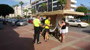 Antalya'da turistlerin motosiklet macerası büfede bitti: Kırmızı ışıkta beklenmedik manevra
