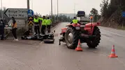Karabük'te kavşak dehşeti: Traktörle çarpışan motosikletteki iki kişi hastanelik oldu