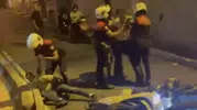 Beyoğlu'nda nefes kesen kovalamaca: Şüphelileri polisin elinden almak istediler