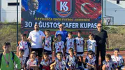 Bilecik'in gururu Sakarya'da fırtına gibi esti: Zafer Kupası'nın zirvesine yerleştiler