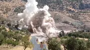 Siirt'te devasa kaya kütleleri saniyeler içinde toz bulutuna dönüştü