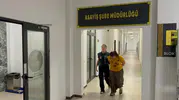 Hırsızlık şüphelisini yakalamaya giden polisler beklemedikleri bir manzarayla karşılaştı