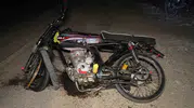 Kırıkkale'de motosiklet kazası: Trafik levhasına çarpan araç hurdaya döndü