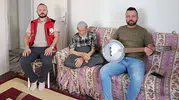 85 yaşındaki Ahmet amcanın evinde unutulmaz gün: Cümbüş sesleri hüzünle birleşti