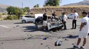 Malatya karayolunda şiddetli çarpışma: İki otomobil hurdaya döndü