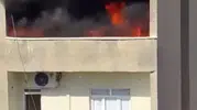 Şırnak'ta korku dolu anlar: Dört katlı binanın çatısı alevlere teslim oldu