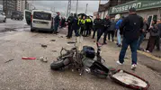Trafik tabelasının hemen dibinde ölümcül ihmal: Yağışlı havada feci kaza kamerada