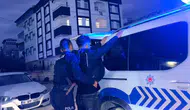 Ehliyet hayali kısa sürdü: Kulağındaki düzenek başına iş açtı