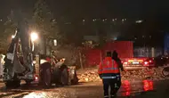 Dilovası'nda gece mesaisi: Sağanak yağış hayatı felç etmesin diye seferber oldular