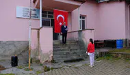 Sınıfta tek başına ama Cumhuriyetin gücü arkasında: Bir öğretmen ve bir öğrencinin unutulmaz 29 Ekim'i