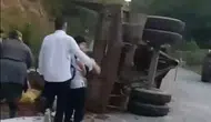 Düzce'de tarım aracı facianın eşiğinden döndü: Römorktaki 11 kişi yola savruldu