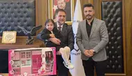 Erzurum'un minik kahramanı: Temizlik işçilerine olan sevgisi onu başkanın makamına taşıdı