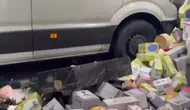 Bursa'da saniyelerle gelen mucize: Mağaza vitrininden giren minibüs dehşet saçtı