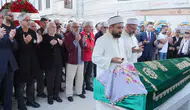 Tiyatro dünyasının koca çınarı Necla Uygur, hayat arkadaşına kavuştu