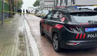 Okul önünde park kavgası kanlı bitti: Bekçiye saldıran veli ayağından vuruldu