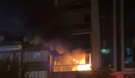 Efeler'de gece yarısı dehşeti: 9 katlı apartmanı dumanlar teslim aldı