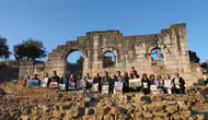 Dünya Konuralp'in Büyüsüne Kapıldı: 16 Ülkeden Gelen Sanatçılar Antik Tiyatroyu Tuvallerine Taşıdı